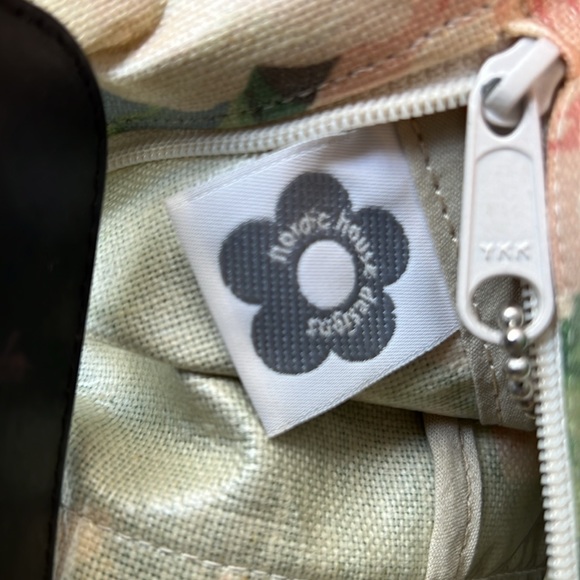 Large Nordic house designs overnight zippered bag - Picture 5 of 8